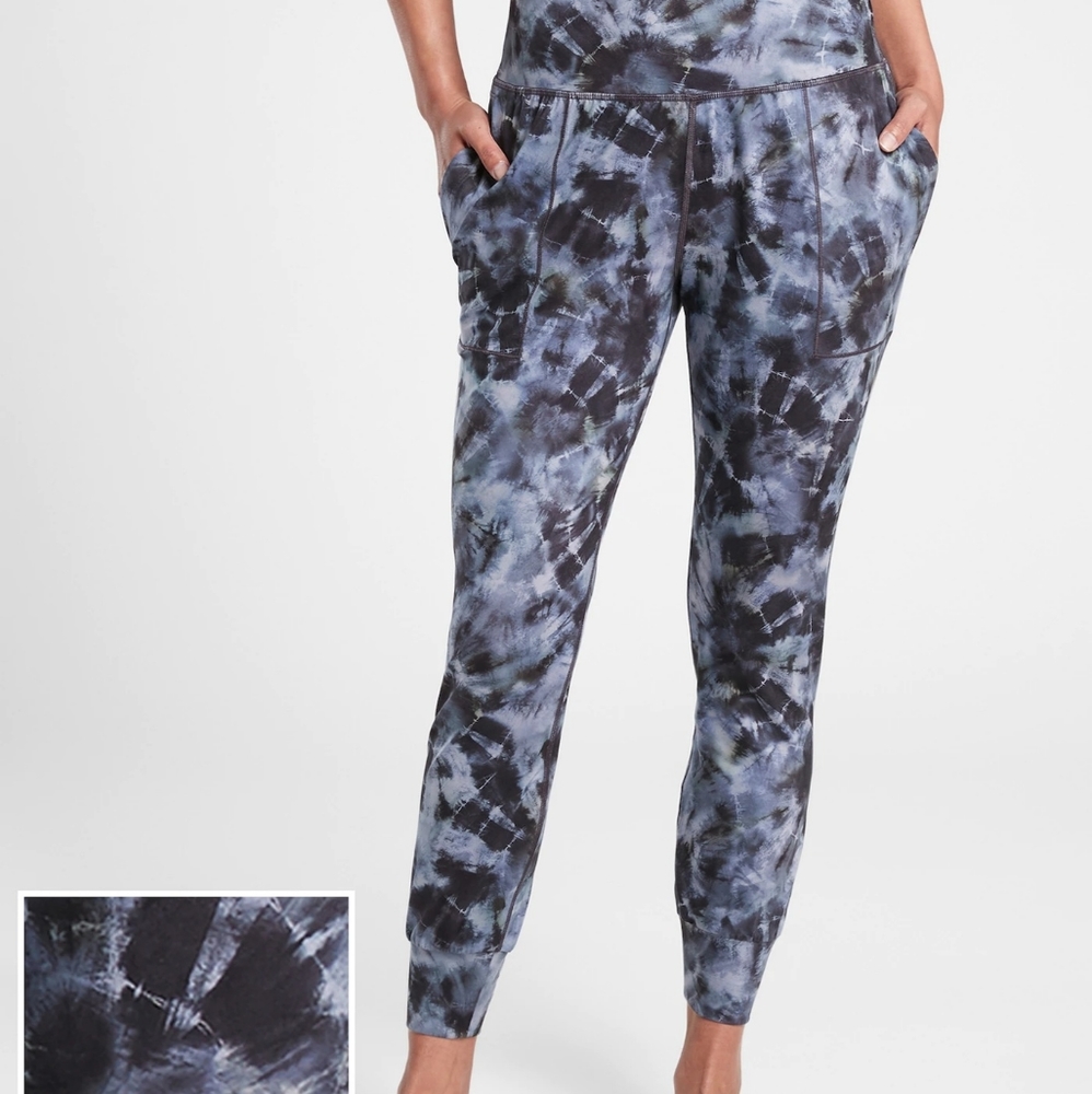 NWT Athleta Salutation Jogger Calypso Navy, Medium